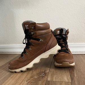 Size 10 Women's Sorel Kinetic Conquest Waterproof Winter Sneaker Boots Tan